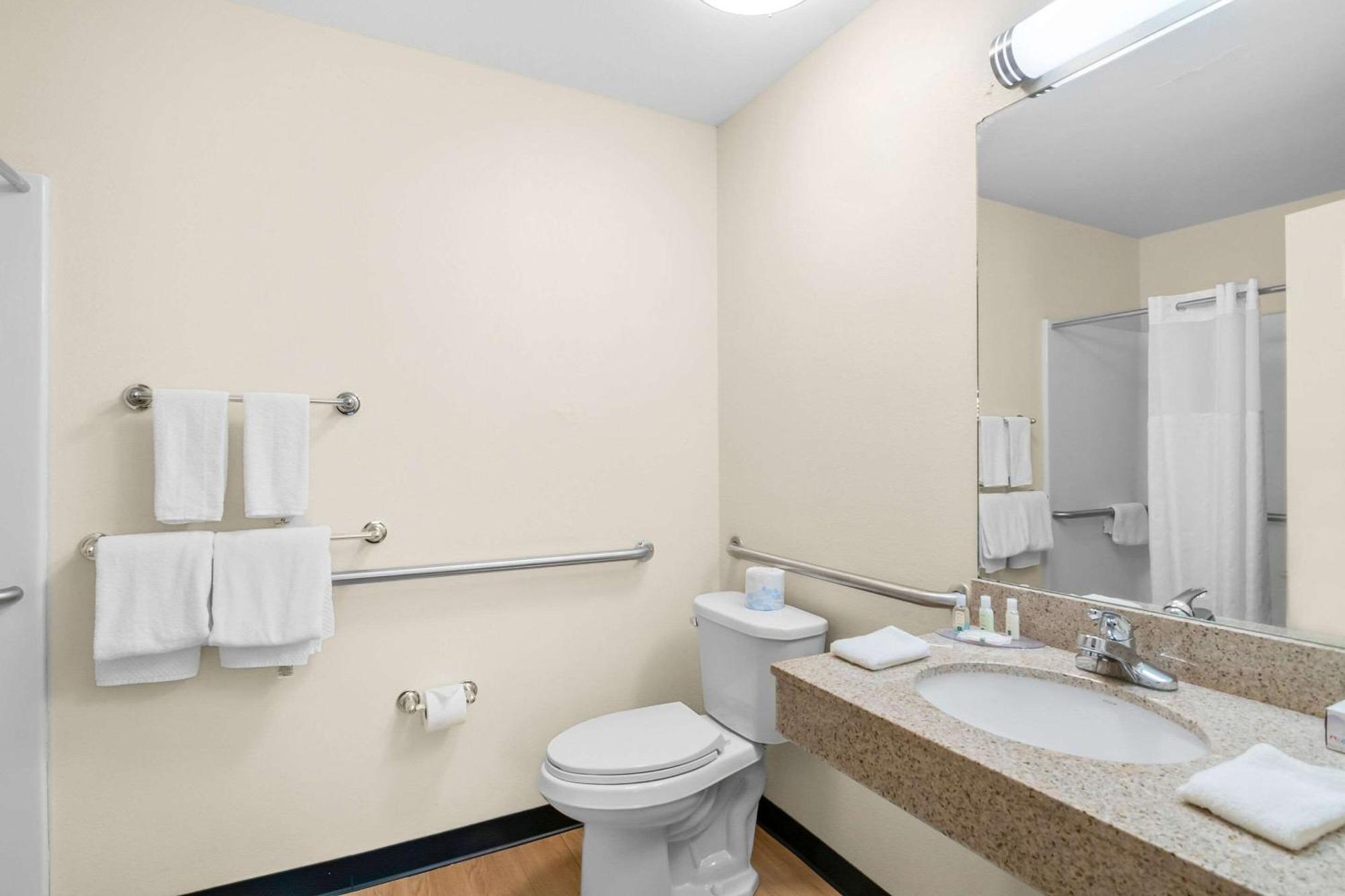 Quality Inn Queensbury Ngoại thất bức ảnh